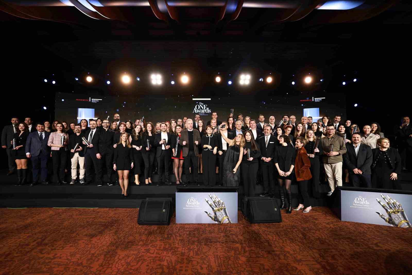 The ONE Awards’ta bilgisayar kategorisinde "Yılın İtibarlı Markası" ödülü
The ONE Awards’ta bilgisayar kategorisinde "Yılın İtibarlı Markası" ödülü