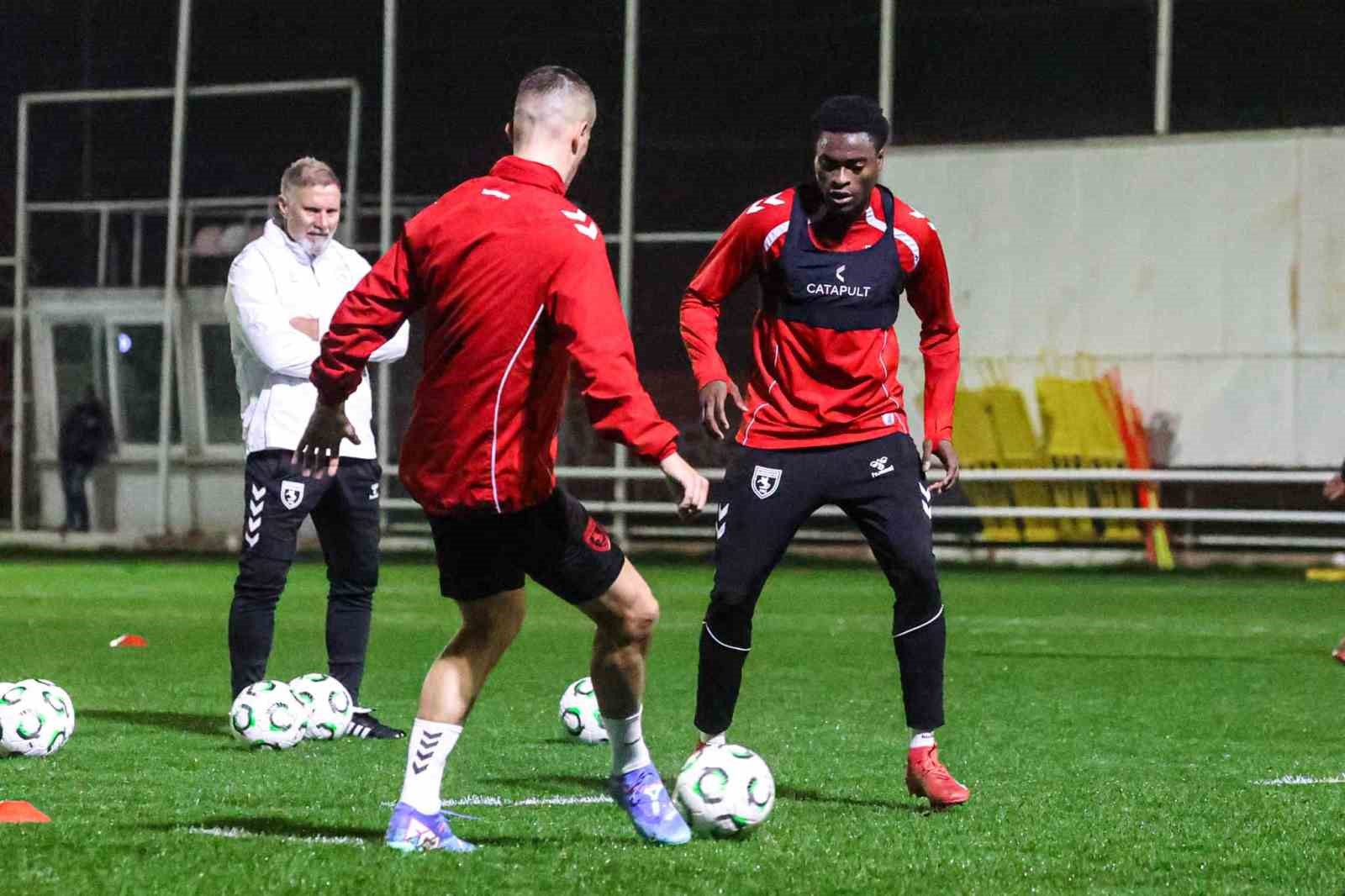 Thorsten Fink, Samsunspor’un başında ilk antrenmanına çıktı
