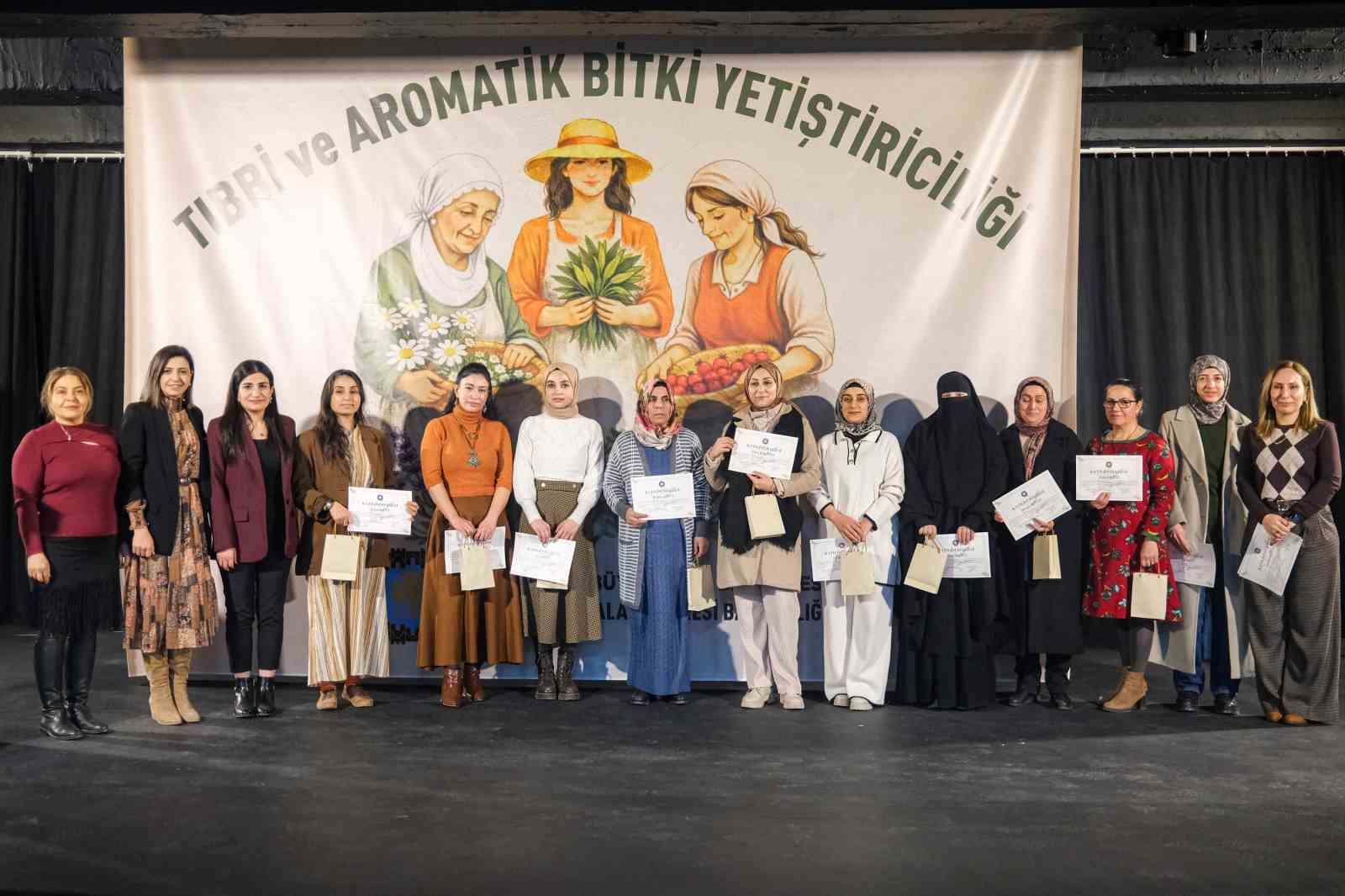 Tıbbi Aromatik Bitki Atölyesi kursiyerlerine sertifikaları verildi
