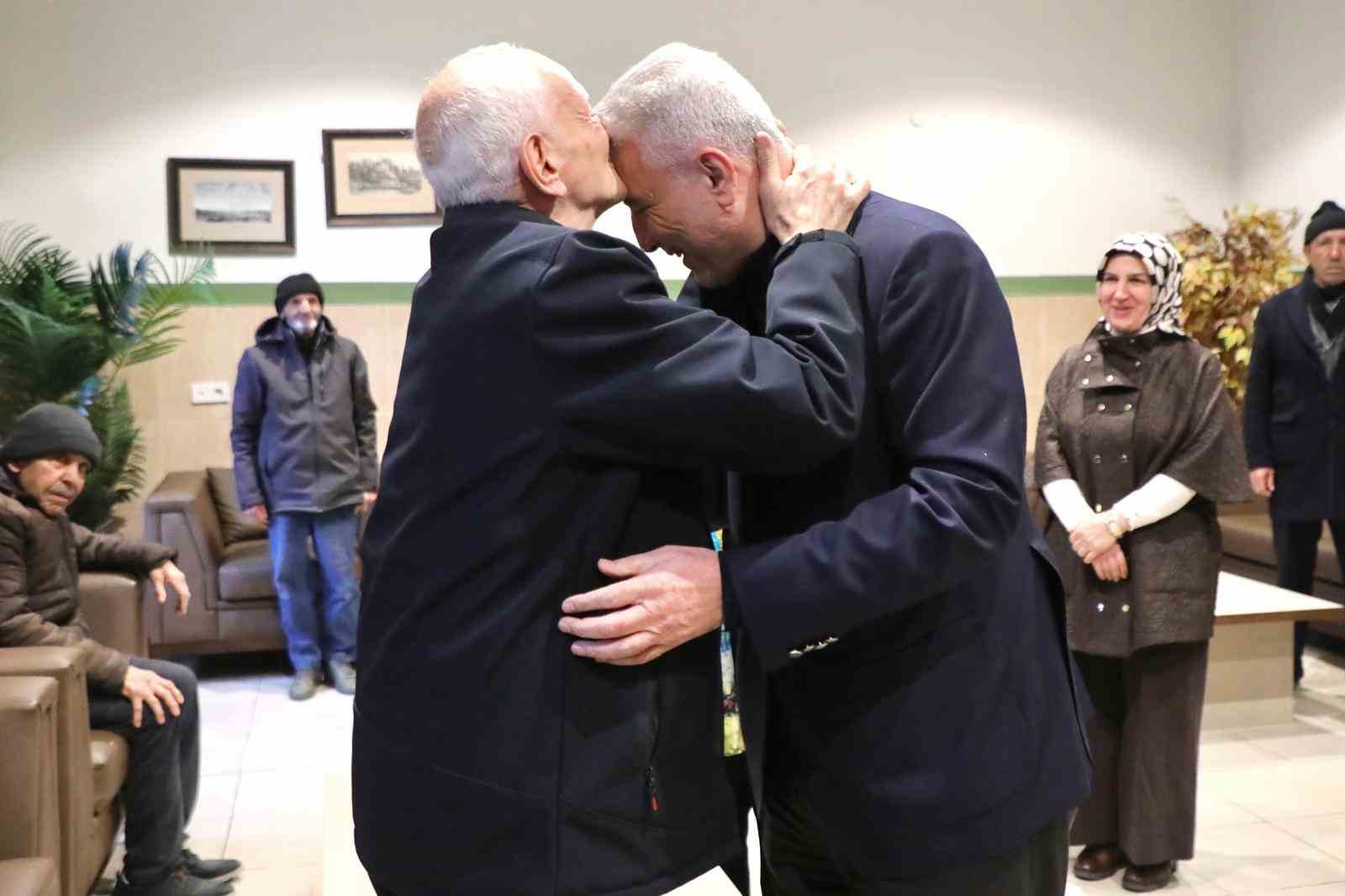 Ticaret Bakanı Bolat, Darülaceze’yi ziyaret etti
