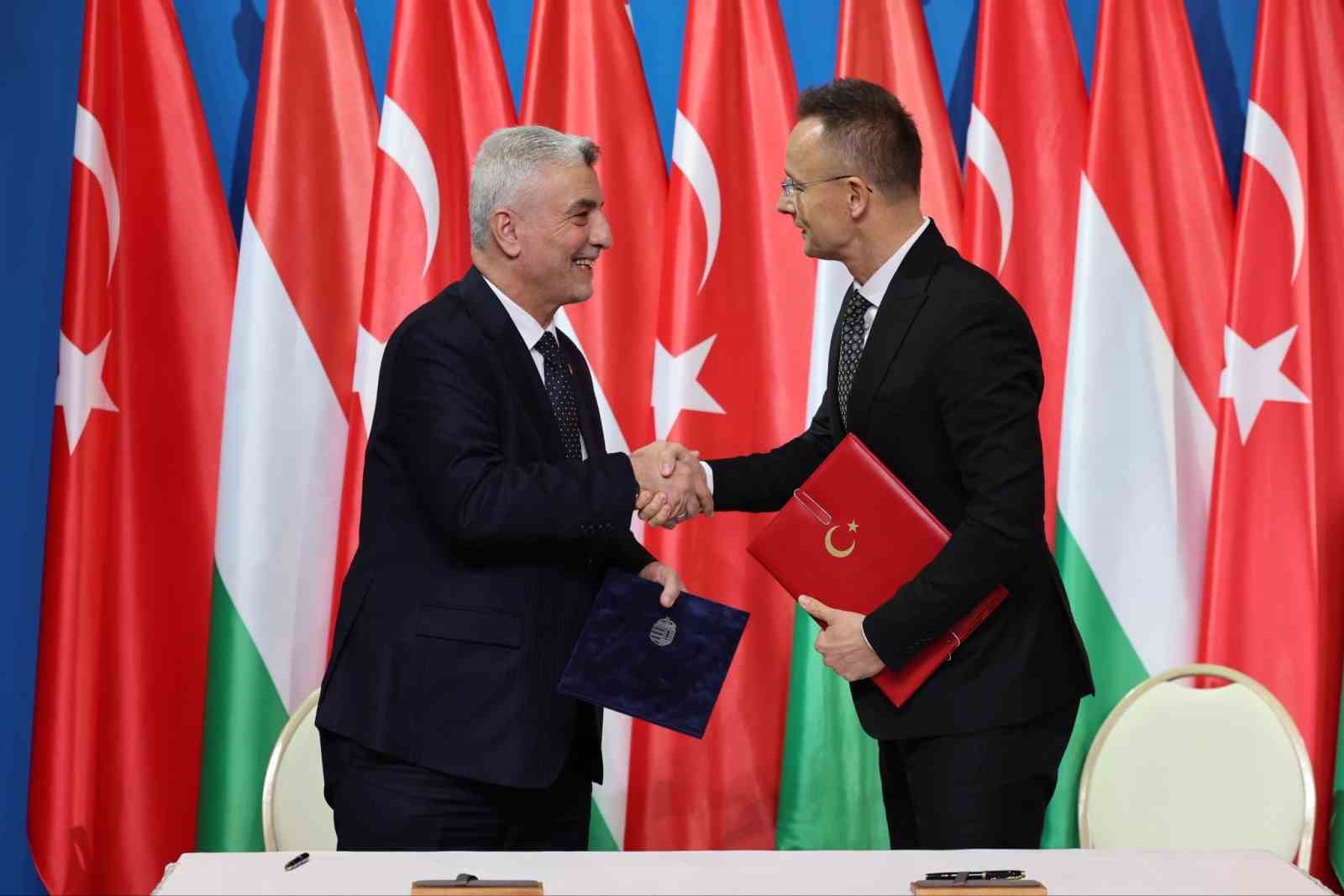 Ticaret Bakanı Bolat, Macaristan’da
