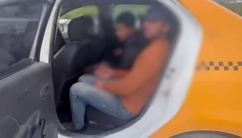 Ticari taksiyle göçmen kaçıran 2 sürücüye 334 bin 500 TL ceza
