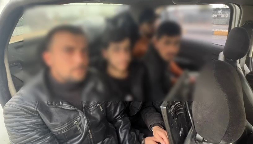 Ticari taksiyle göçmen kaçıran 2 sürücüye 334 bin 500 TL ceza
