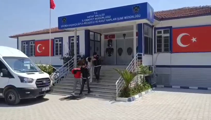 Ticari taksiyle göçmen kaçıran 2 sürücüye 334 bin 500 TL ceza
