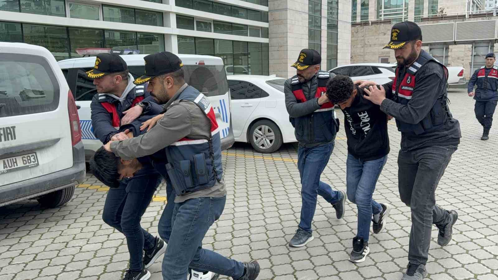 Tik Tok canlı yayınında terör propagandası yapan inşaat işçilerine adli kontrol
