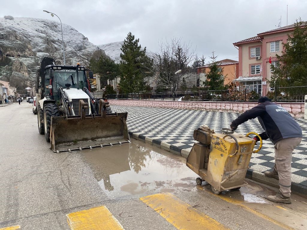 Tıkalı yağmur suyu giderleri açılıyor
