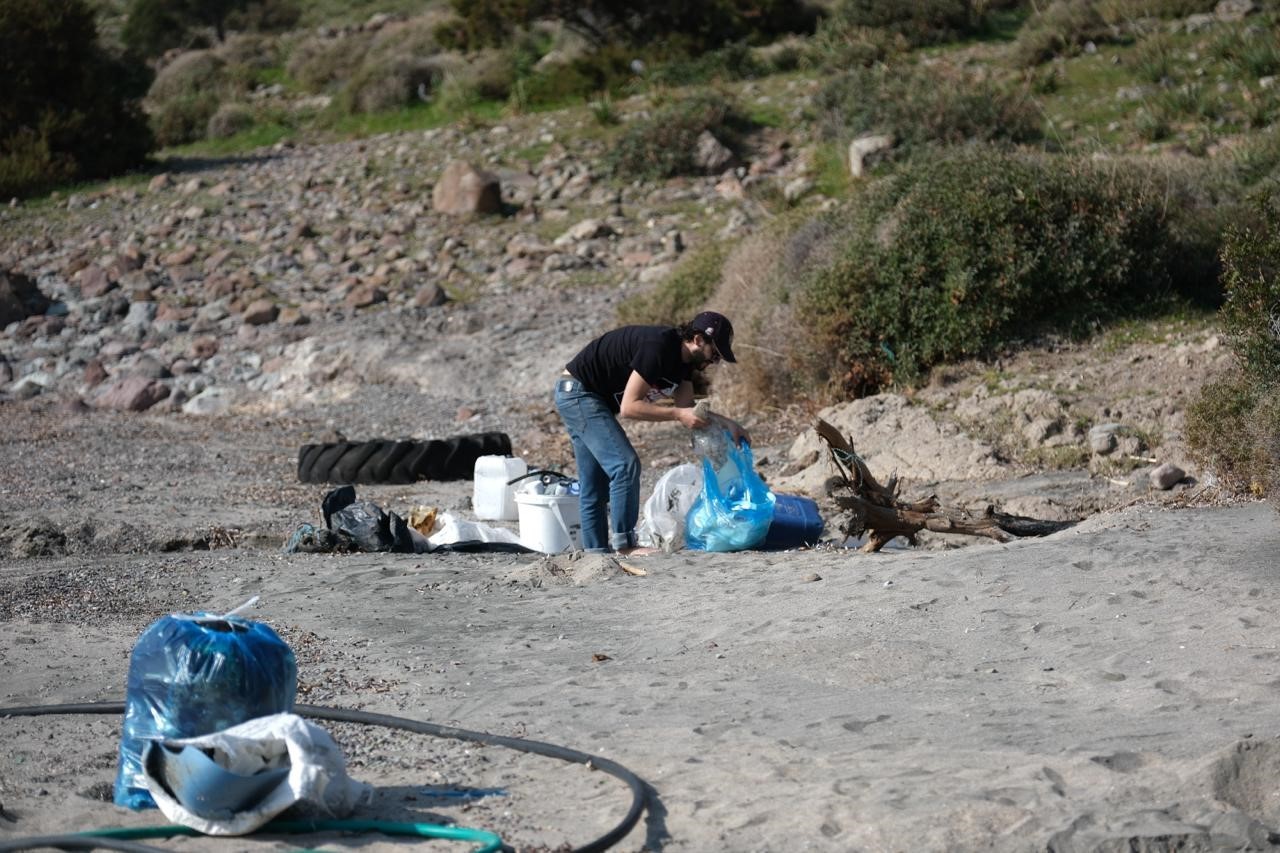 Tilkişen otu toplamaya gittiler, koyu temizlediler
