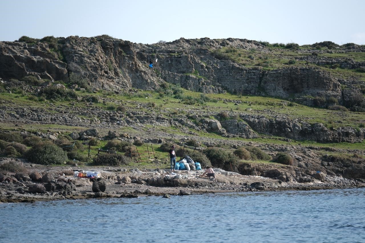 Tilkişen otu toplamaya gittiler, koyu temizlediler

