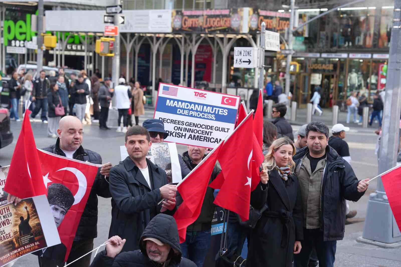 Times Meydanı’nda Ermeni yalanı protestosu

