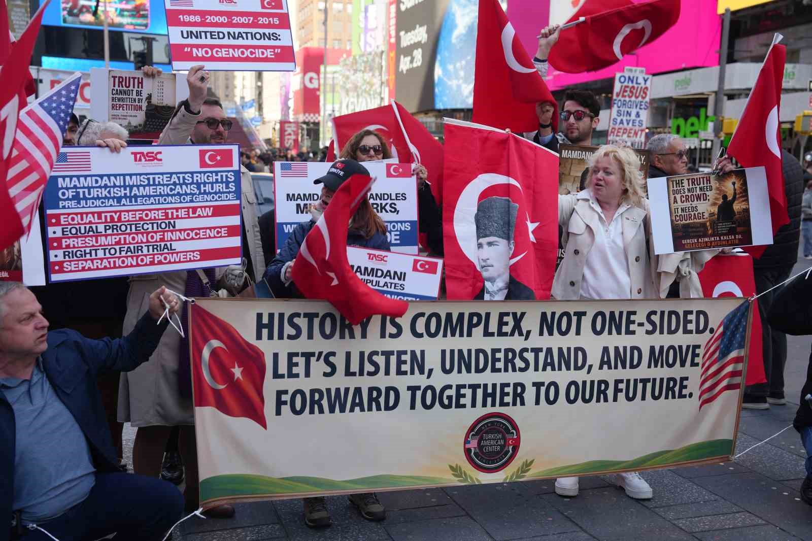 Times Meydanı’nda Ermeni yalanı protestosu
