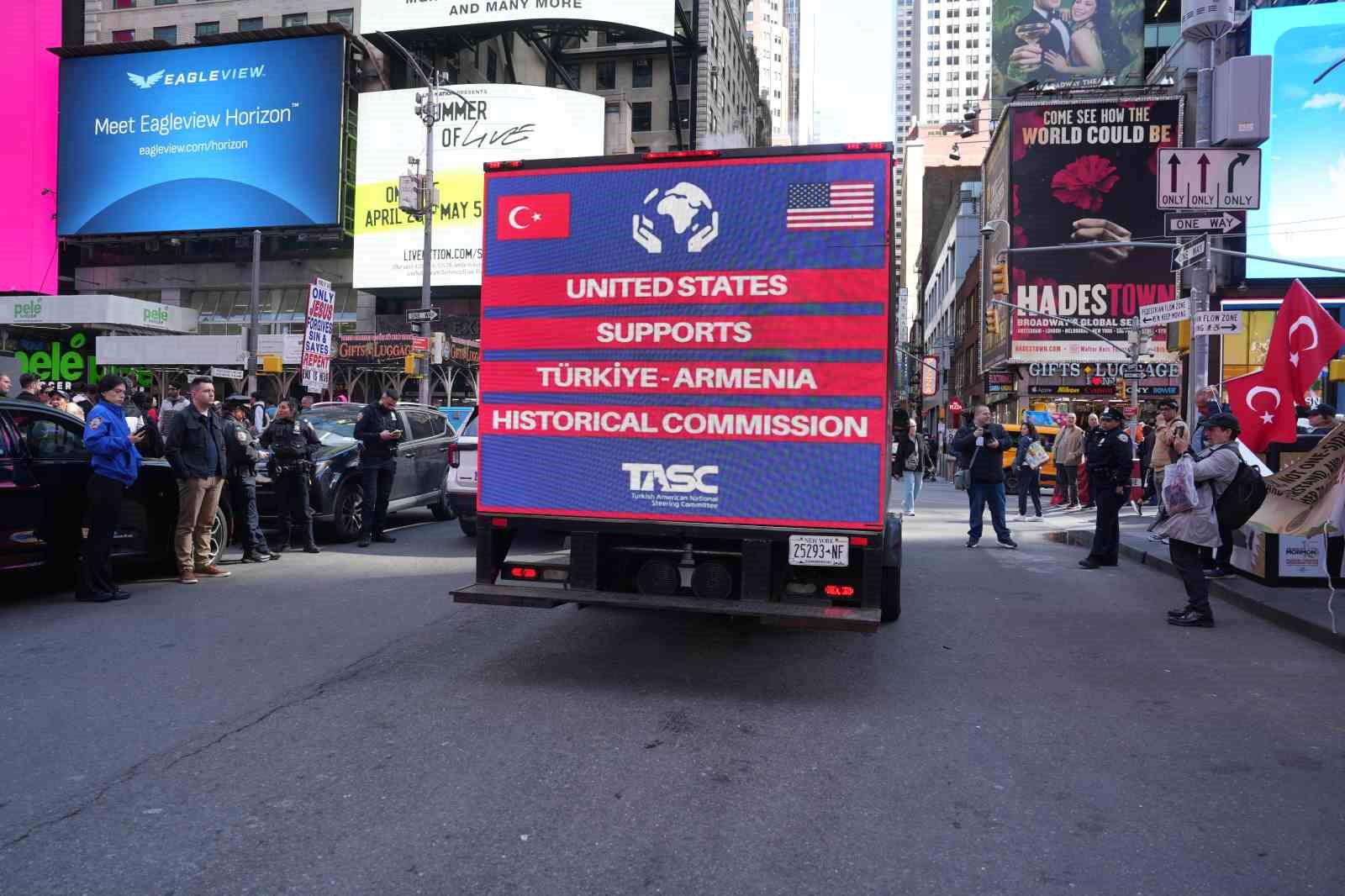 Times Meydanı’nda Ermeni yalanı protestosu
