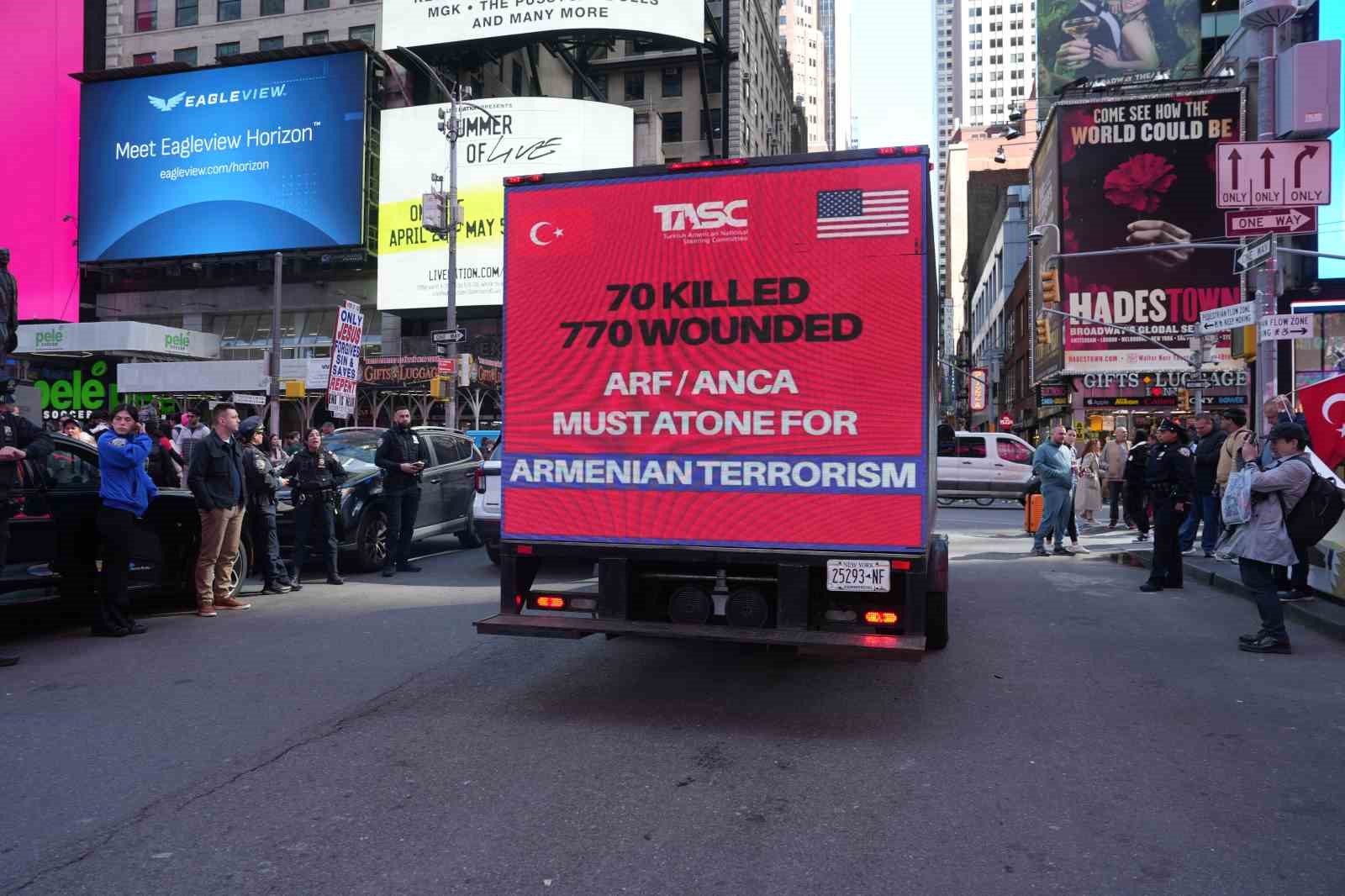 Times Meydanı’nda Ermeni yalanı protestosu
