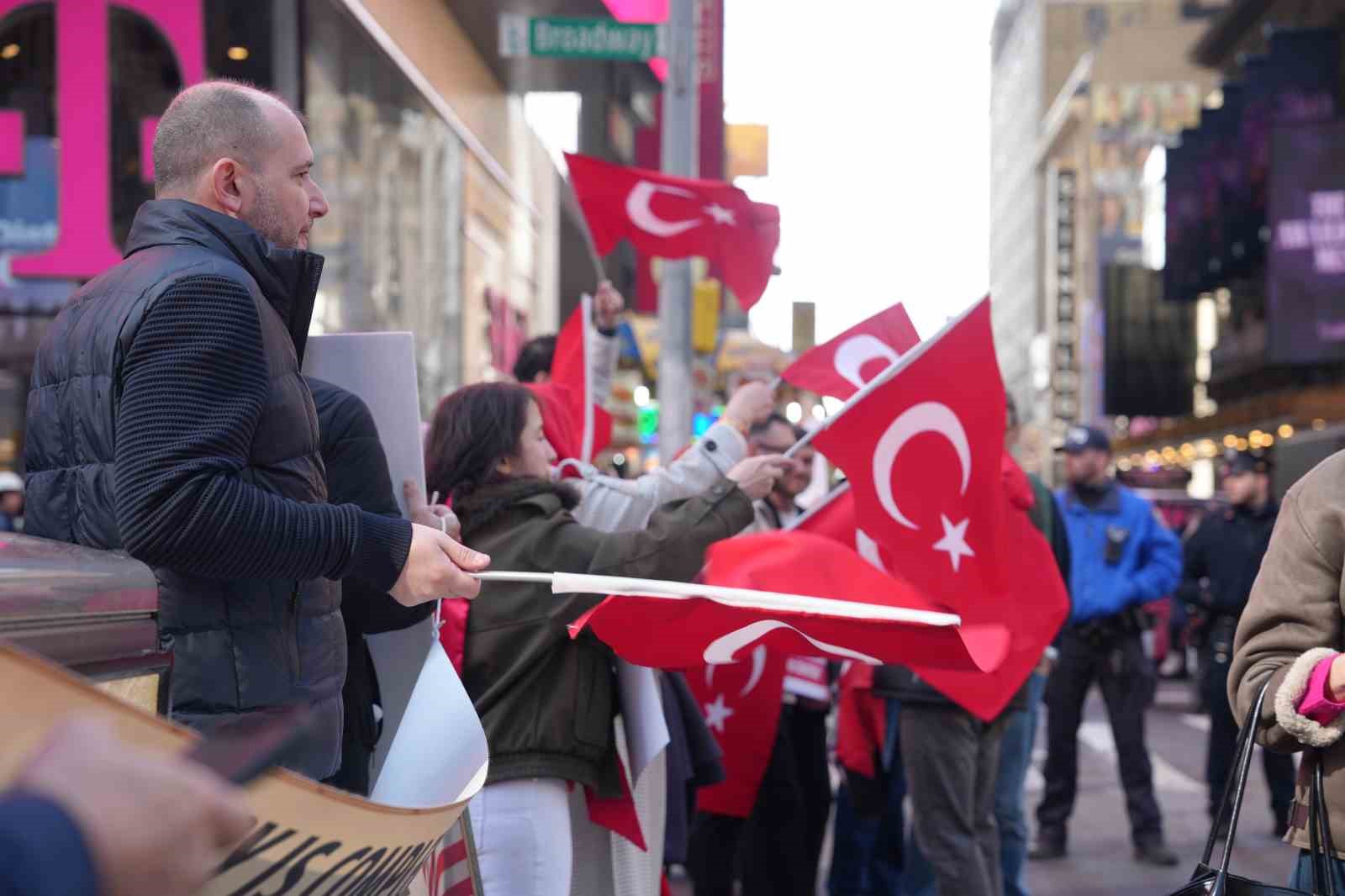 Times Meydanı’nda Ermeni yalanı protestosu
