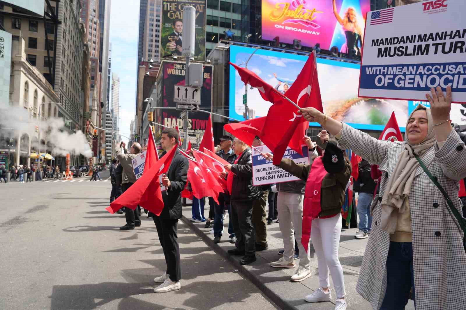 Times Meydanı’nda Ermeni yalanı protestosu
