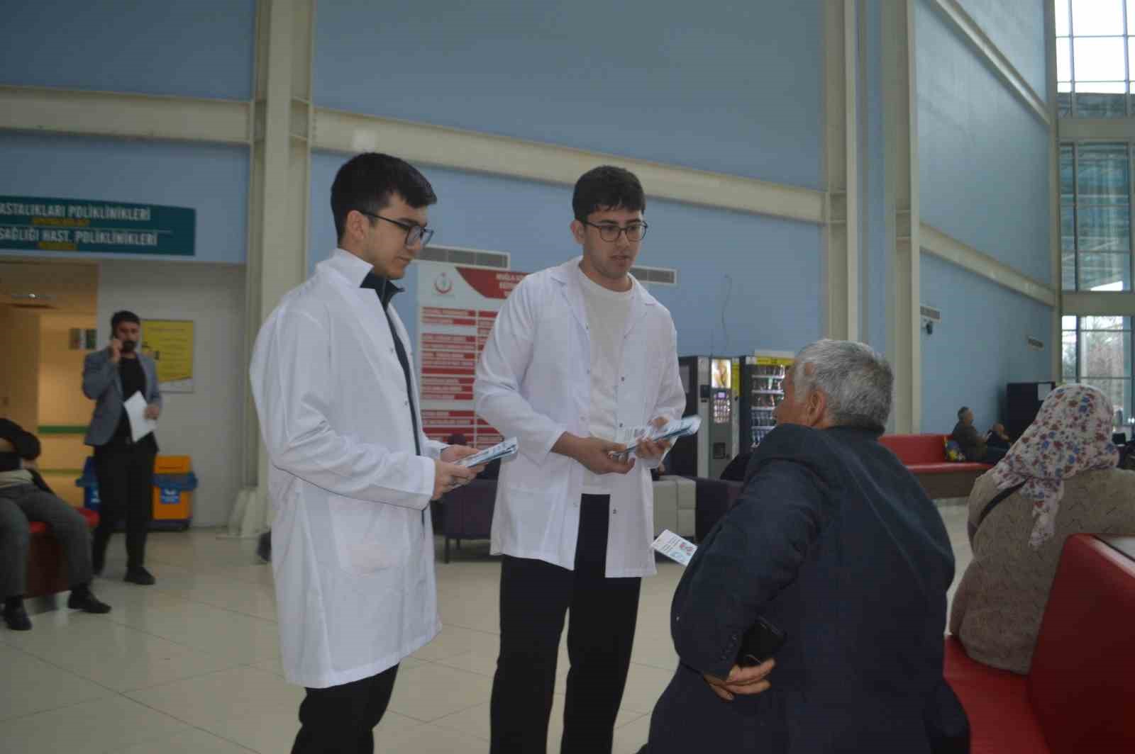 Tıp Fakültesi öğrencileri antibiyotik kullanımı hakkında bilgilendirdi
