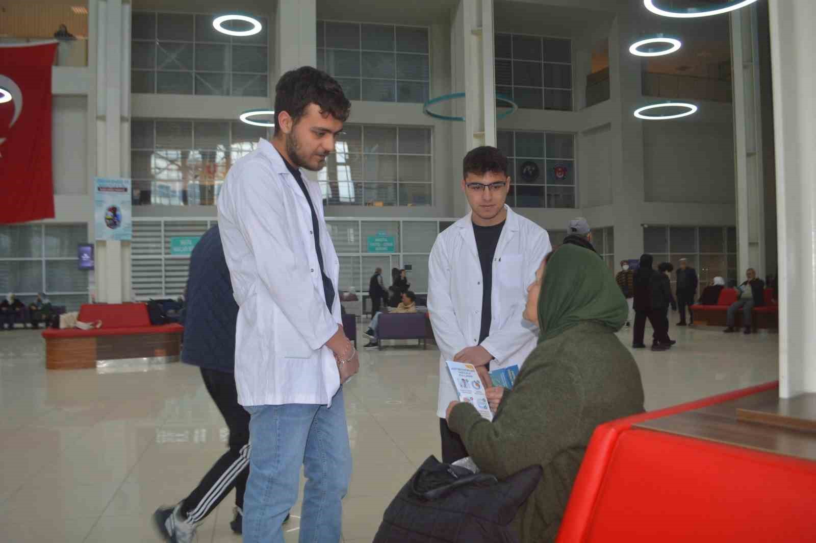 Tıp Fakültesi öğrencileri antibiyotik kullanımı hakkında bilgilendirdi
