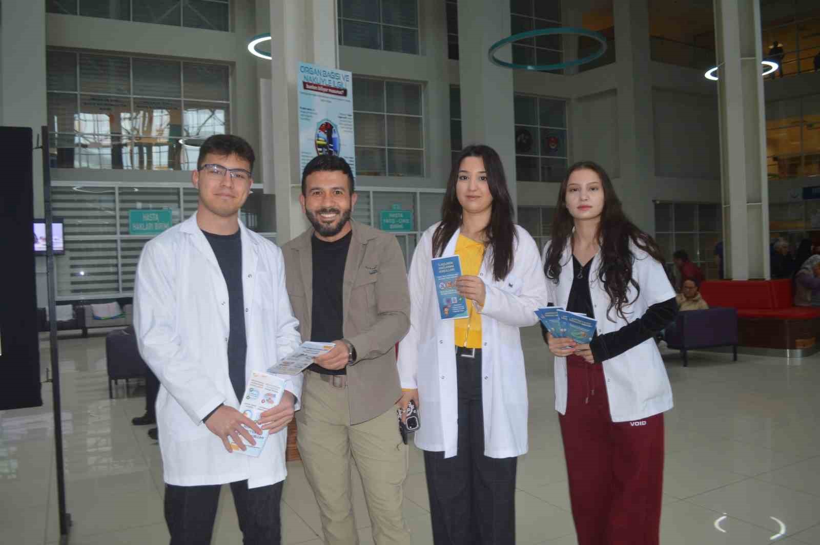 Tıp Fakültesi öğrencileri antibiyotik kullanımı hakkında bilgilendirdi
