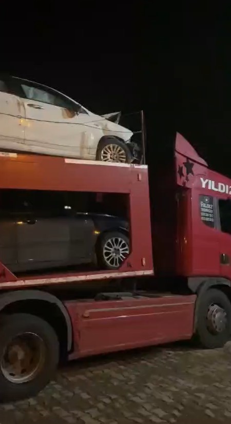 Tır dorsesindeki hasarlı araçta  2.7 kilo uyuşturucu ele geçirildi
