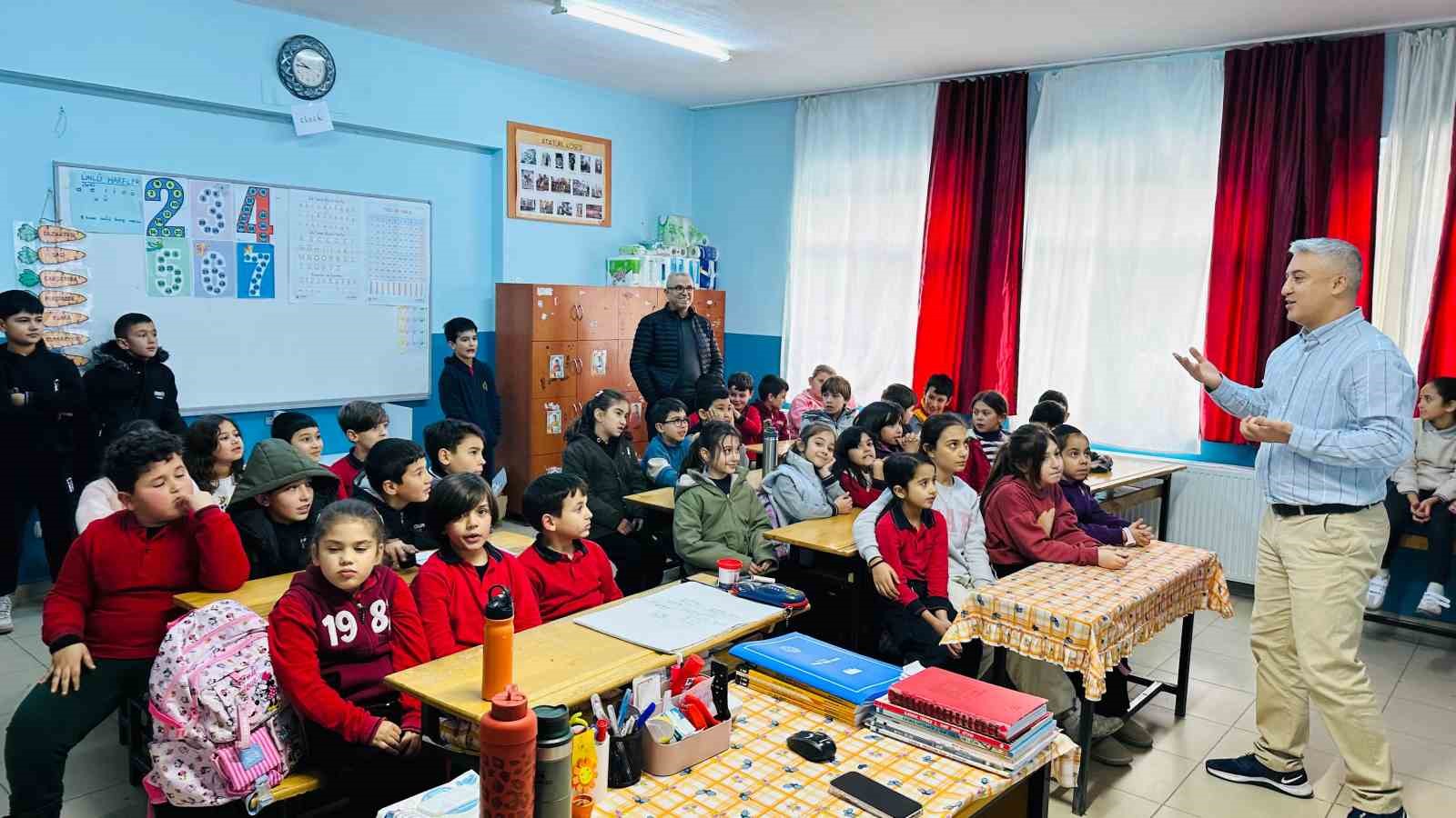 Tırazlar Hüseyin Gümüşlü İlkokulu’nda yazar-öğrenci buluşması
