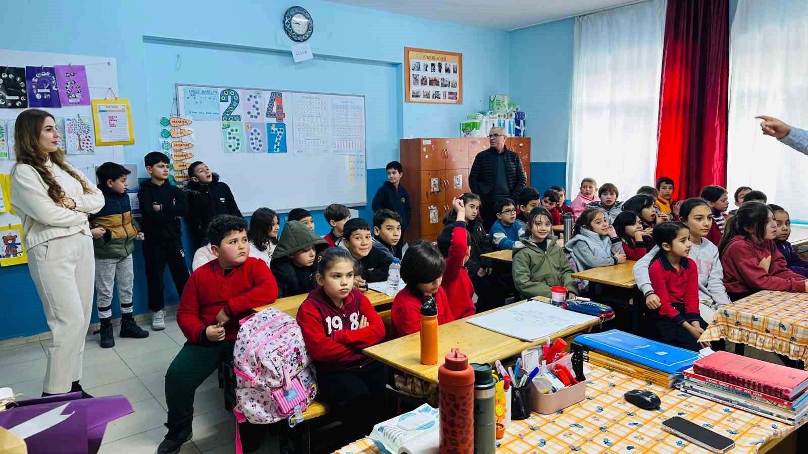 Tırazlar Hüseyin Gümüşlü İlkokulu’nda yazar-öğrenci buluşması
