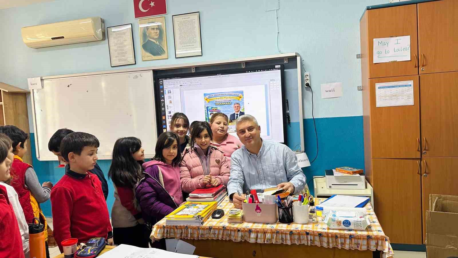 Tırazlar Hüseyin Gümüşlü İlkokulu’nda yazar-öğrenci buluşması
