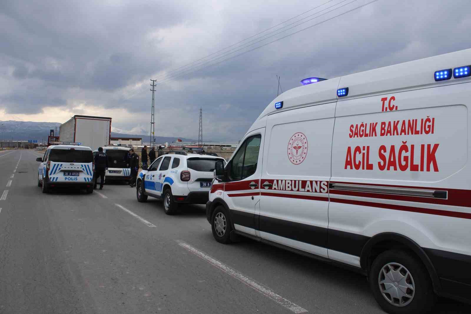 Tırın altında ölü bulundu
