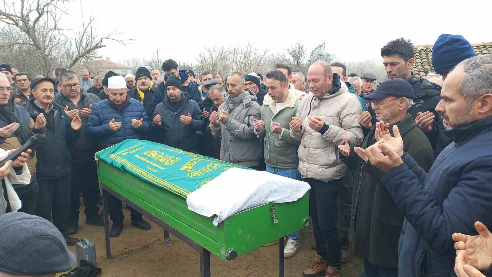 Tırın biçerek hayattan kopardığı sürücü son yolculuğuna uğurlandı
