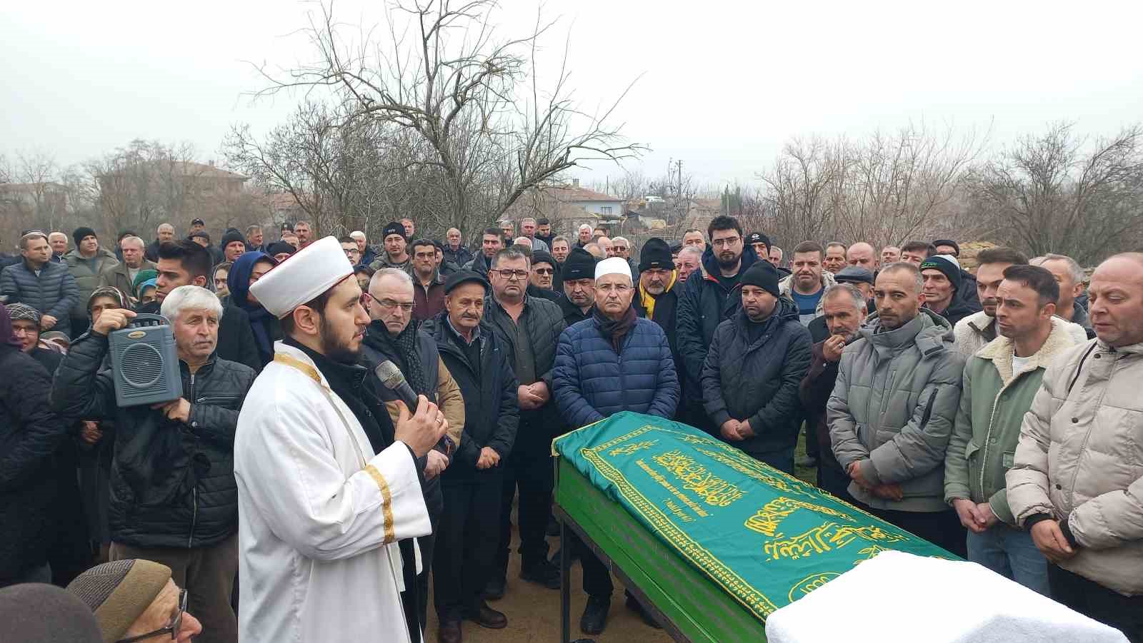 Tırın biçerek hayattan kopardığı sürücü son yolculuğuna uğurlandı
