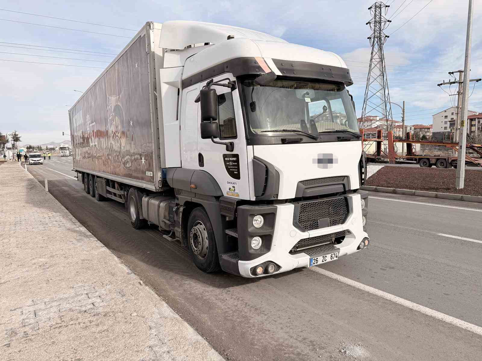 Tırın çarptığı mopette bir kişi öldü, 3 kişi yaralandı
