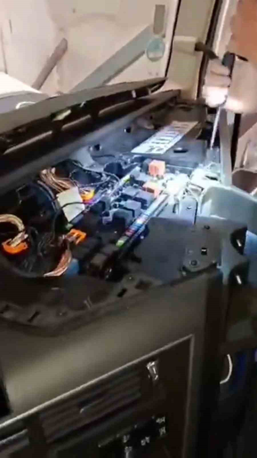 Tırın gösterge paneline gizlenen 101 bin 900 euro komşuya kaldı
