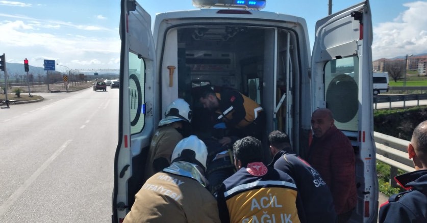 Tırla çarpışan kamyonun sürücüsü yaralandı
