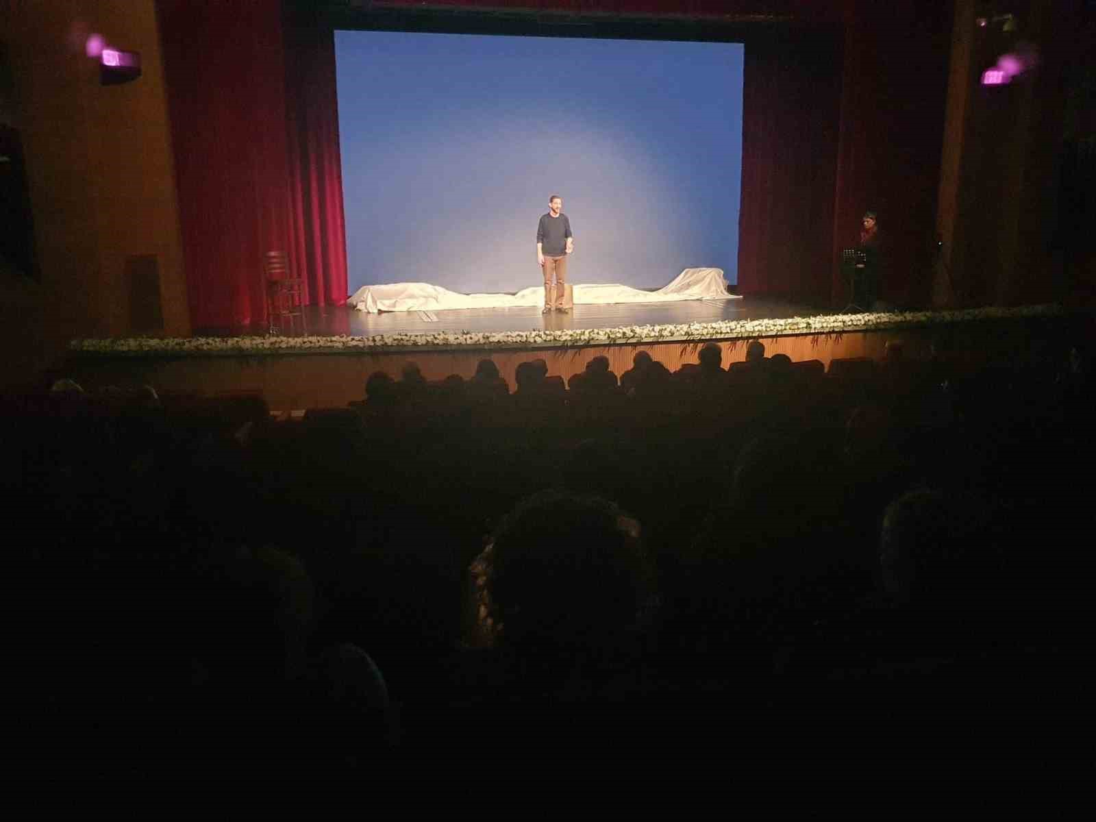 Tiyatro Anadolu, "Aşk Neyledi Yunus" ile Rize’de sanatseverlerle buluştu
