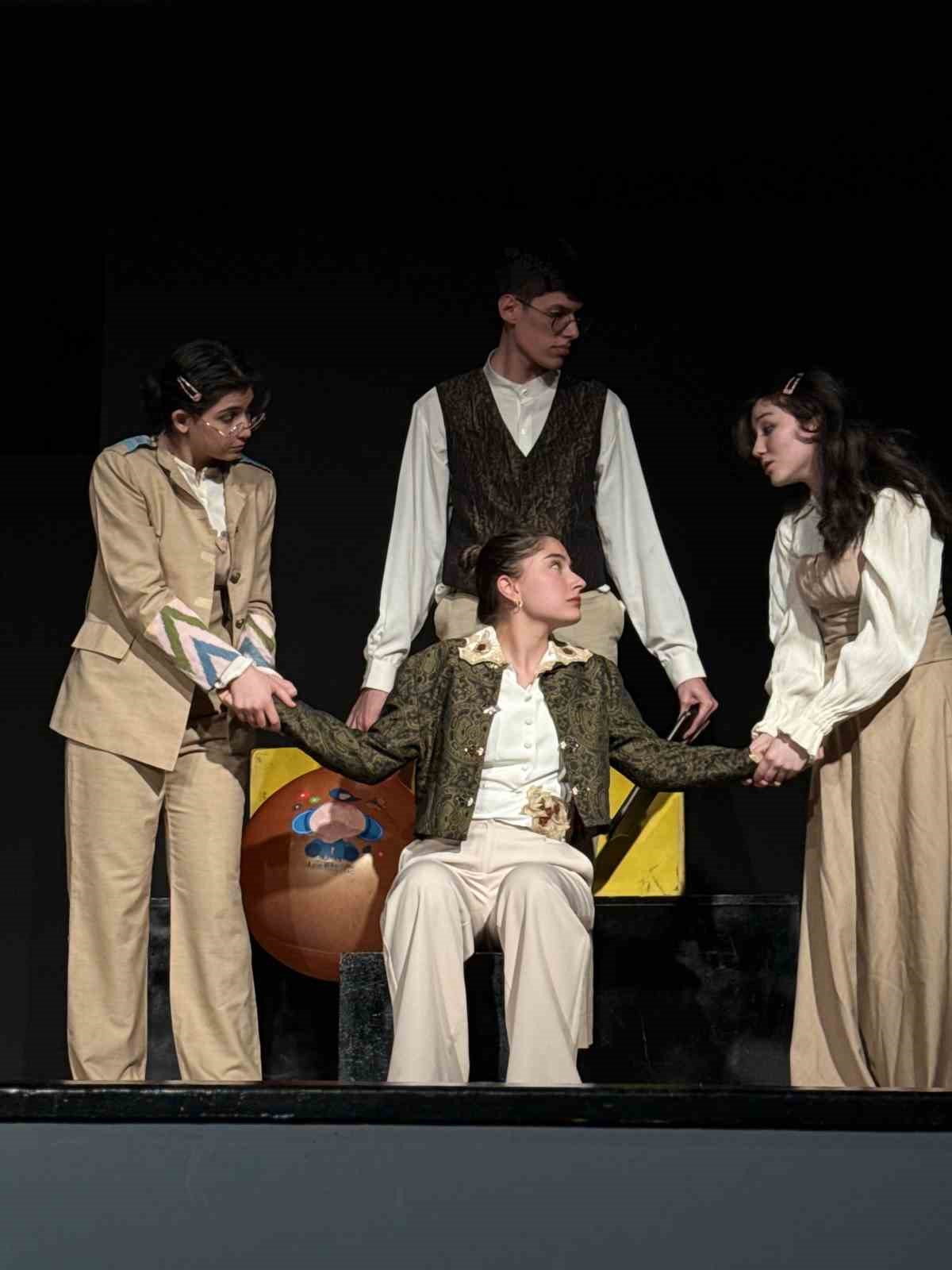 Tiyatronun kalbi İzmir Ekonomi’de attı
