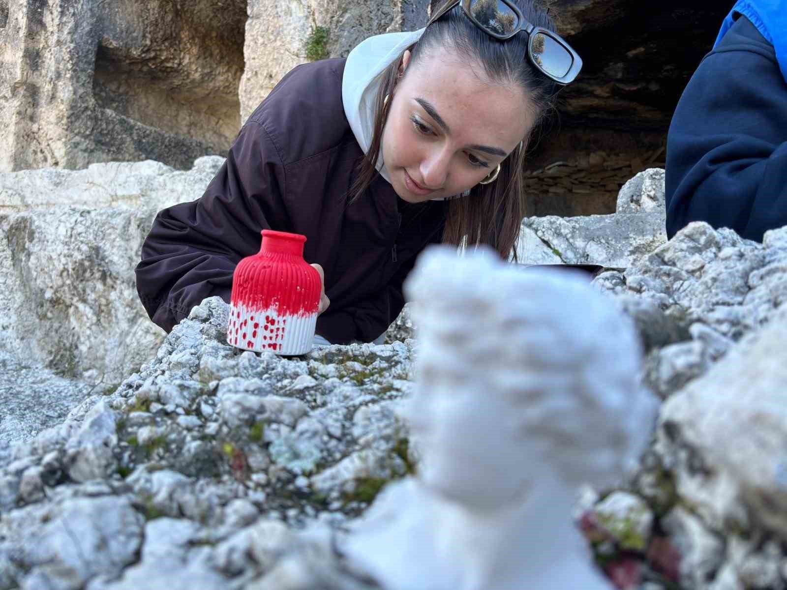 Tlos Antik Kenti’nde tarih sanatla canlandı
Tlos Antik Kenti’nde tarih sanatla canlandı