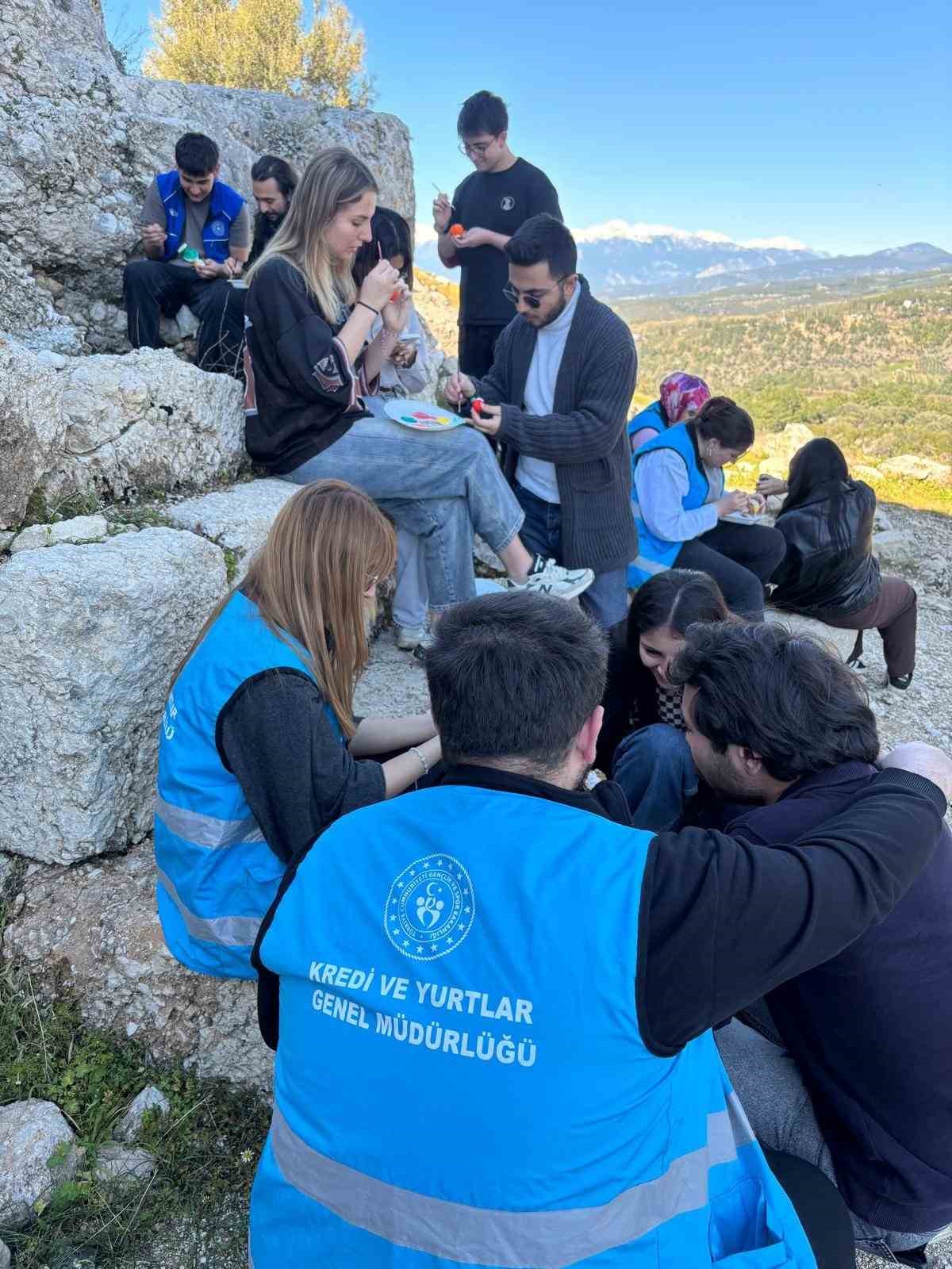 Tlos Antik Kenti’nde tarih sanatla canlandı
Tlos Antik Kenti’nde tarih sanatla canlandı