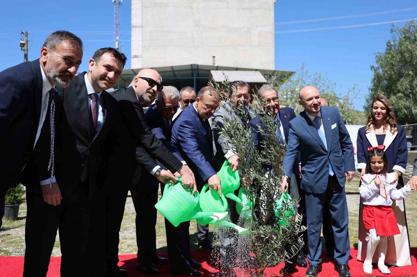 TOBB Başkanı Hisarcıklıoğlu Söke’de Anaokulu açılışına katıldı
