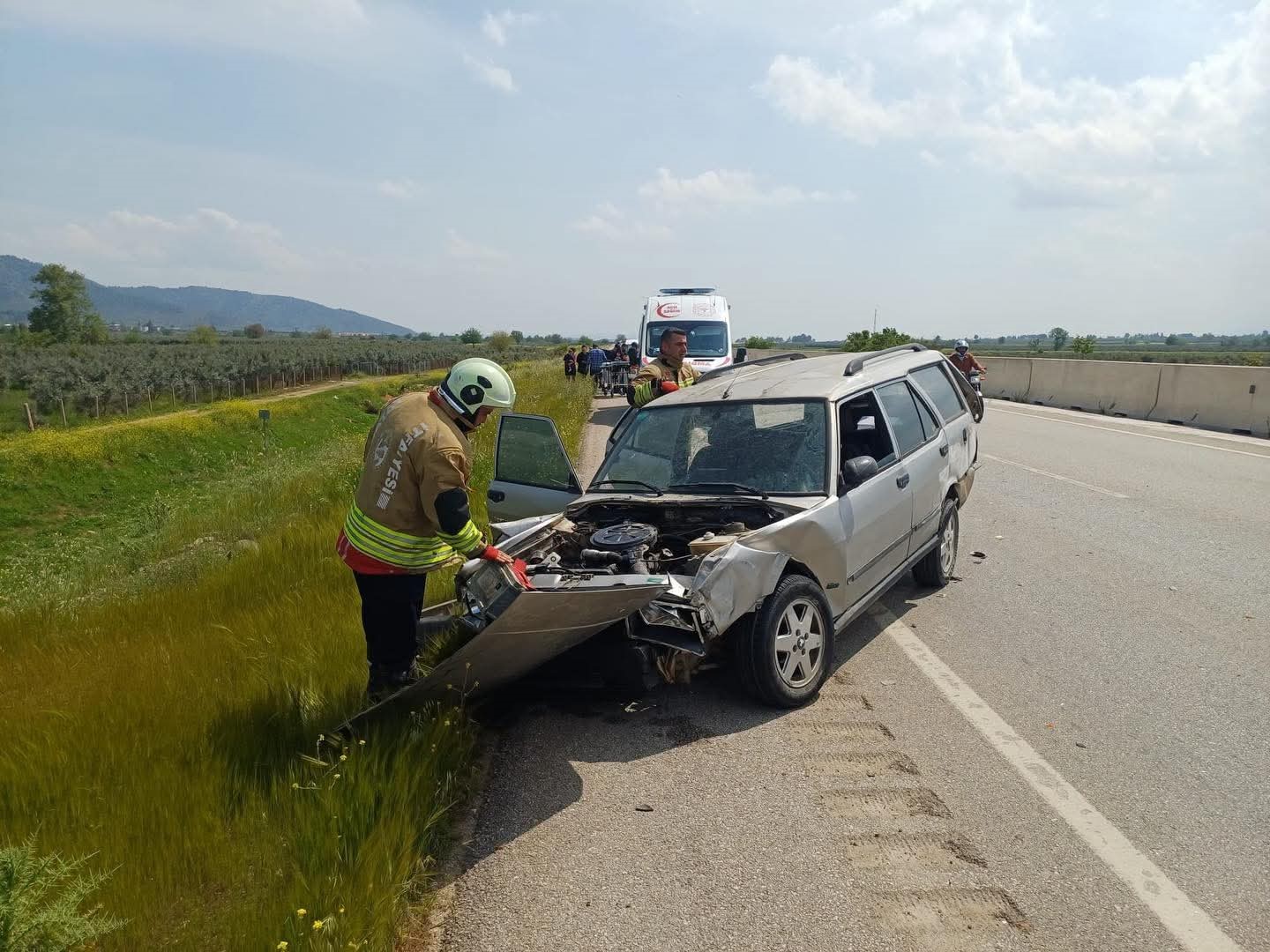 Tofaş hurdaya döndü: 2 yaralı
