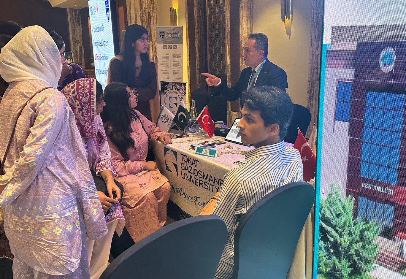 TOGÜ küresel eğitim ağını Pakistan’da genişletti
