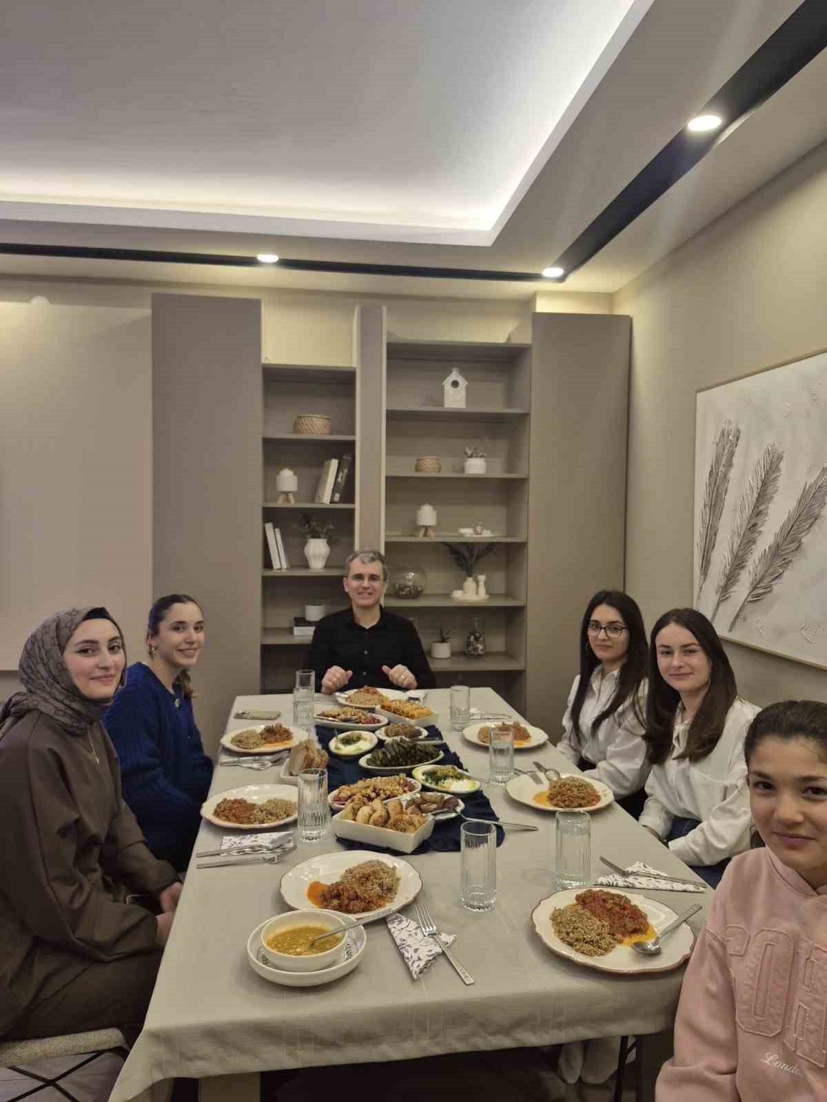 TOGÜ’de Ramazan sofraları öğrencilerle bereketlendi
