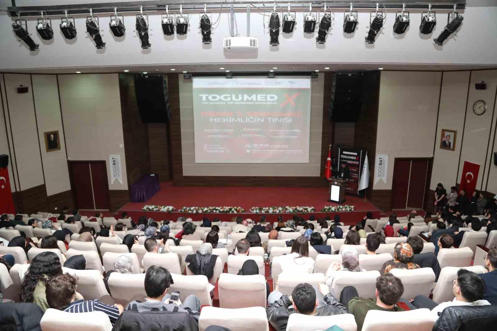 TOGÜ’nün düzenlediği tıp kongresinde canlı ameliyat heyecanı yaşandı
