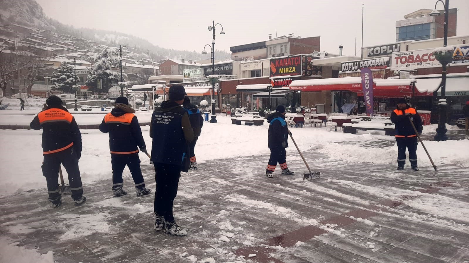 Tokat Belediyesi yoğun kar yağışına karşı tam kadro 7/24 sahada
