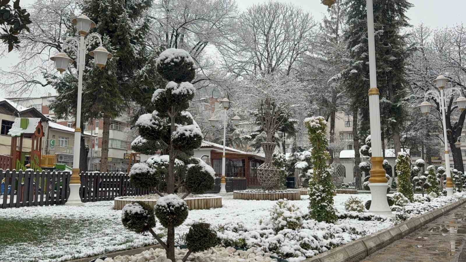 Tokat güne kar yağışıyla uyandı
