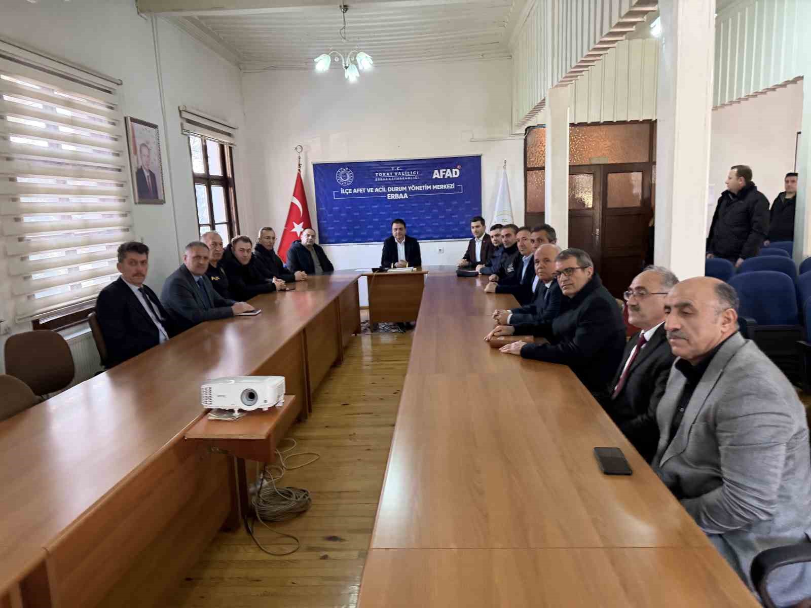 Tokat Valisi Köklü: "Erbaa’da ilk incelemelerde ciddi bir olumsuzluk yok"
Tokat Valisi Köklü: "Erbaa’da ilk incelemelerde ciddi bir olumsuzluk yok"