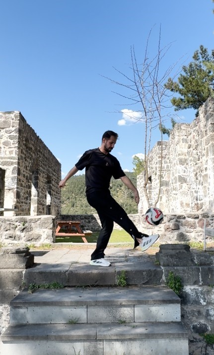 Tokat’ın tarihini futbol şovuyla tanıtıyor
Tokat’ın tarihini futbol şovuyla tanıtıyor