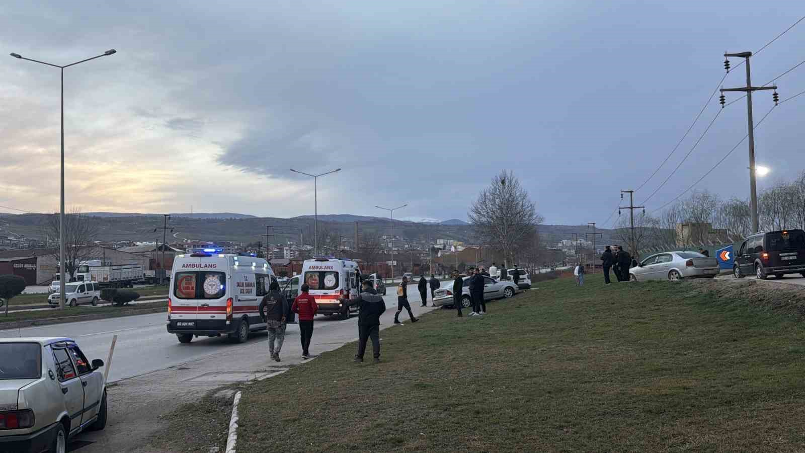 Tokat’ta 2 kişinin yaralandığı kaza kamerada
