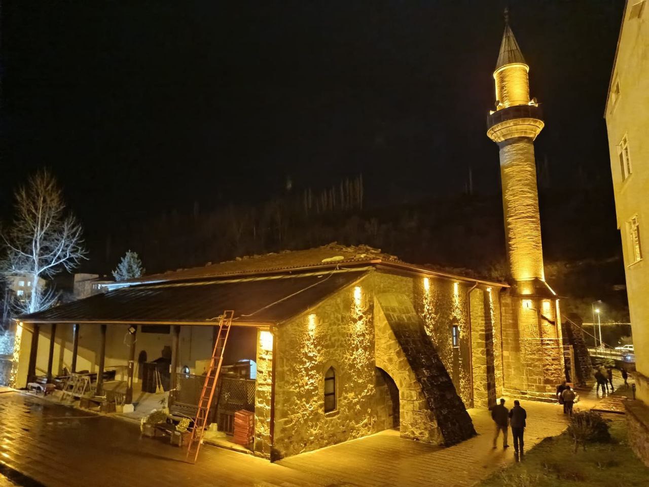 Tokat’ta 881 yıllık tarihi cami Osmanlı hamam sistemiyle ısıtılıyor
