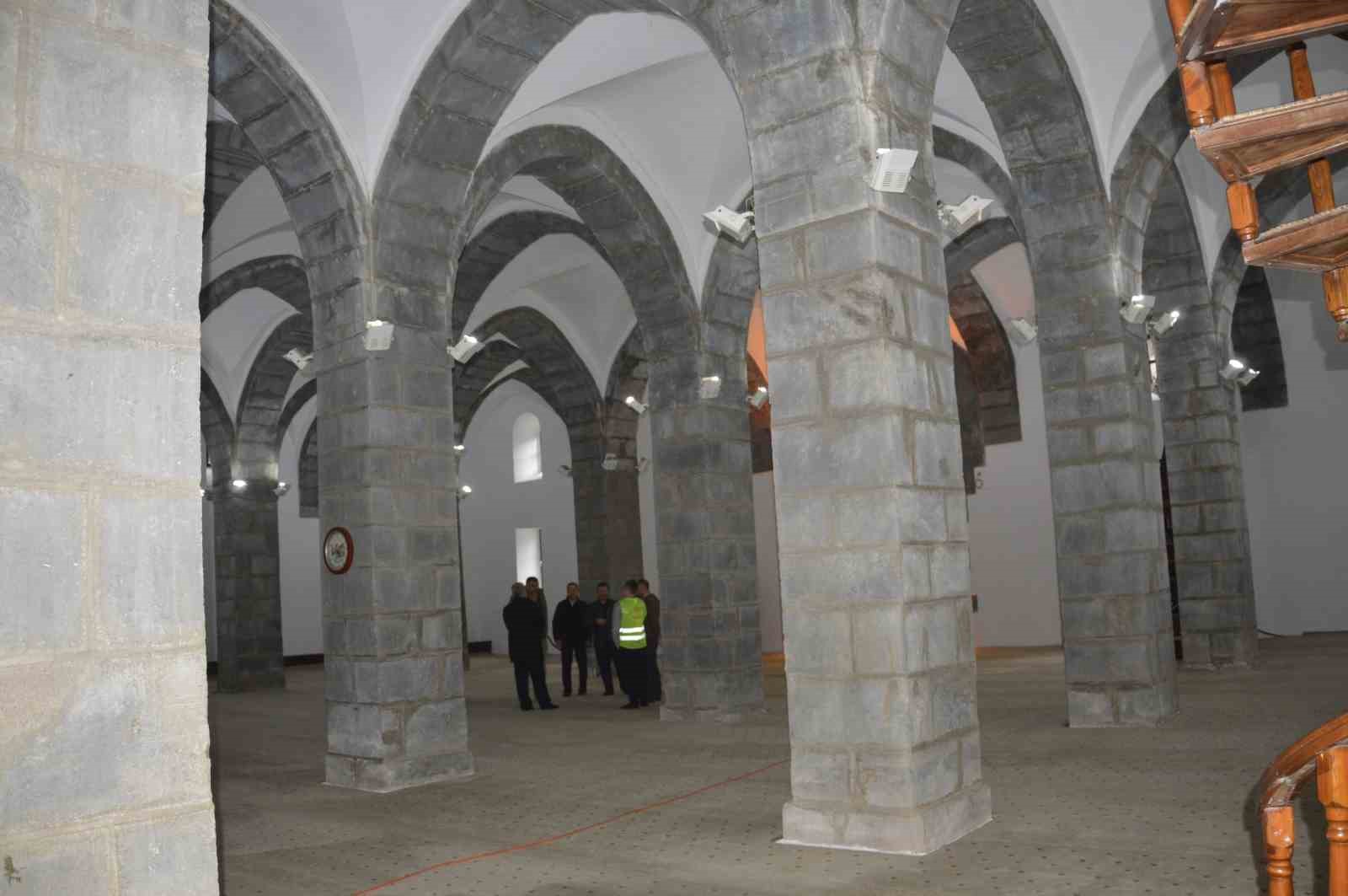 Tokat’ta 881 yıllık tarihi cami Osmanlı hamam sistemiyle ısıtılıyor
