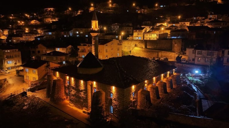Tokat’ta 881 yıllık tarihi cami Osmanlı hamam sistemiyle ısıtılıyor
