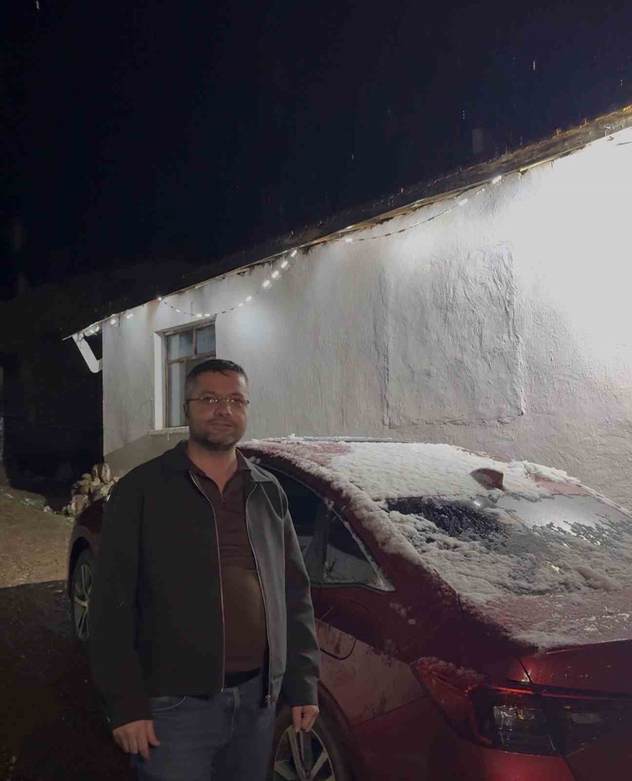 Tokat’ta bahar mevsiminde kar sürprizi
