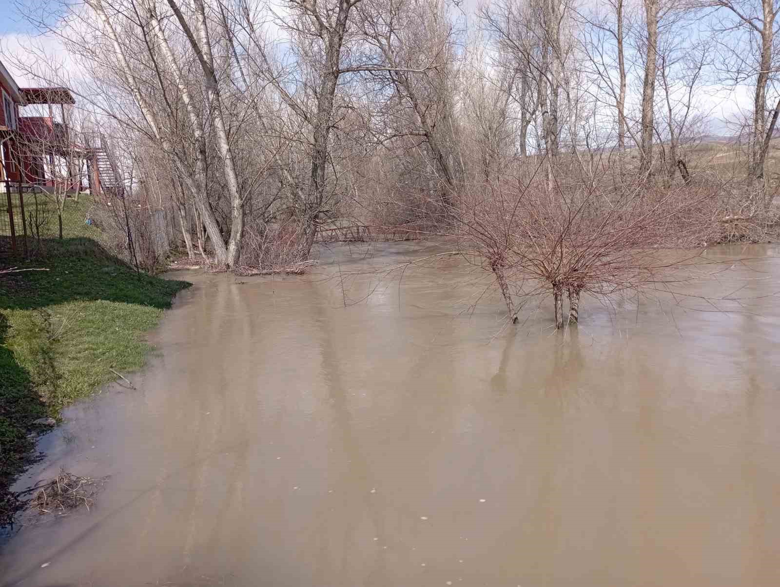 Tokat’ta Çekerek Irmağı taştı, şeker pancarı ekimi durdu
